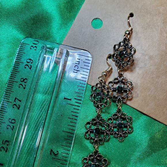 Gorgeous gold dangling earrings, 3 tier with dark green stones. - Picture 4 of 6